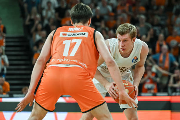 返旧东家并 返旧东家并